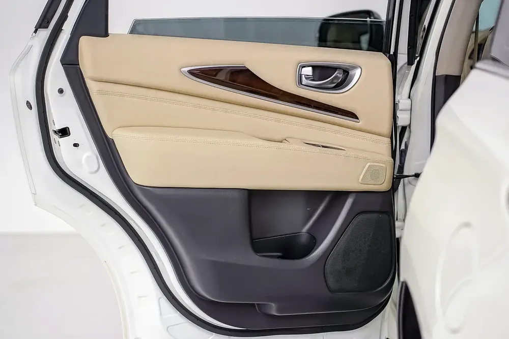 AED 931 PM | INFINITY QX60 7-SEATER 2017 | 7-SEATER | PARTIAL AGENCY HISTORY | 1 YEAR WARRANTY| GCC - Image 17