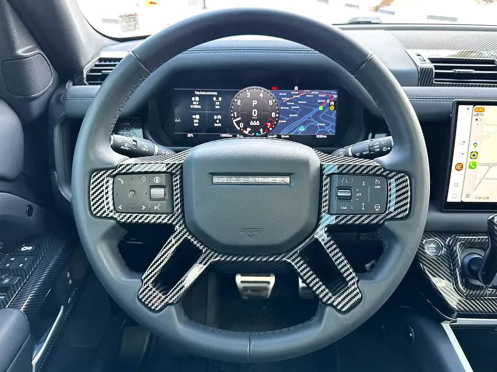 2025 Land Rover Defender X-Dynamic V8 – CLEAN TITLE –CLEAN CARFAX–Top Trim - Image 10