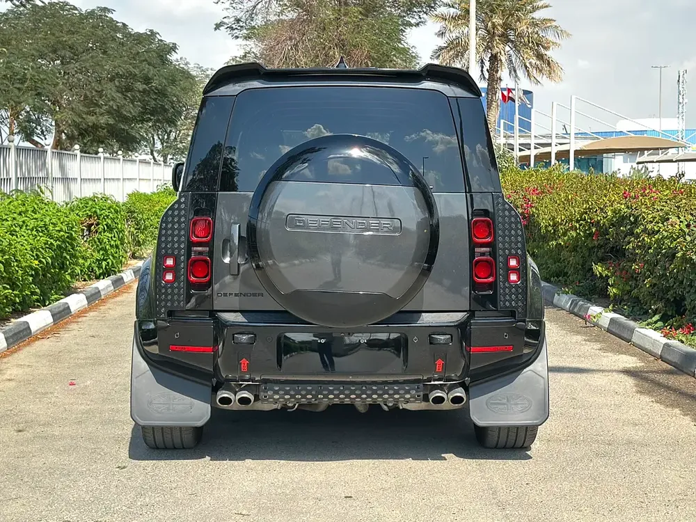 2025 Land Rover Defender X-Dynamic V8 – CLEAN TITLE –CLEAN CARFAX–Top Trim - Image 4