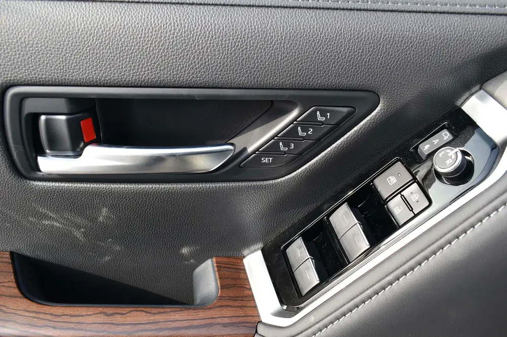 2025 MODEL TOYOTA-LAND CRUISER VX 3.5L HV - Image 8
