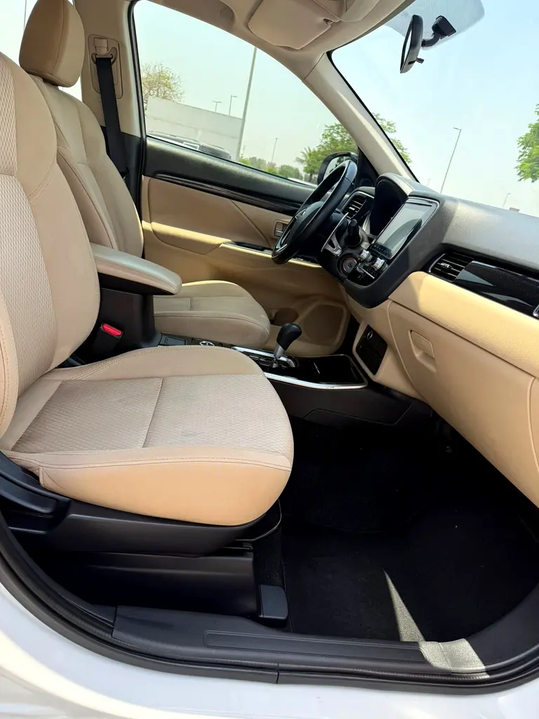 Mitsubishi Outlander GLX 2022 GCC Specs 7 Seaters - Excellent Condition/Auto Loan Can Be Arranged - Image 11