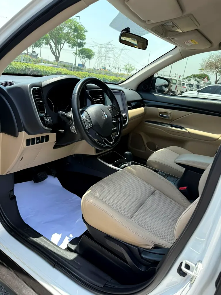Mitsubishi Outlander GLX 2022 GCC Specs 7 Seaters - Excellent Condition/Auto Loan Can Be Arranged - Image 12