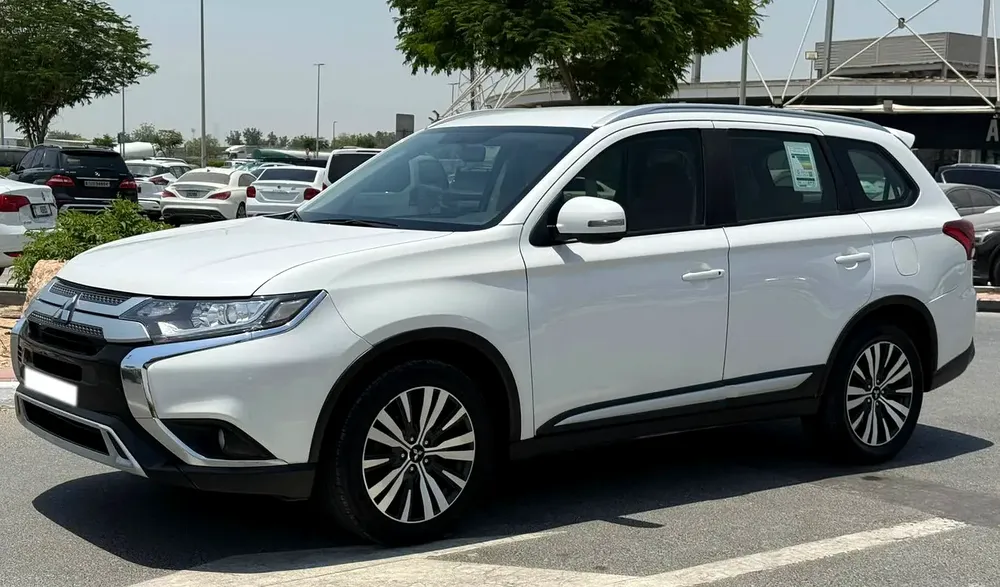 Mitsubishi Outlander GLX 2022 GCC Specs 7 Seaters - Excellent Condition/Auto Loan Can Be Arranged - Image 4