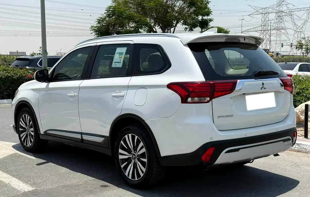 Mitsubishi Outlander GLX 2022 GCC Specs 7 Seaters - Excellent Condition/Auto Loan Can Be Arranged - Image 5