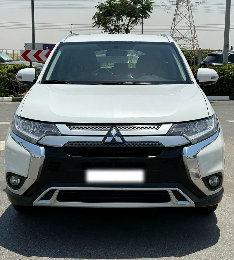 Mitsubishi Outlander GLX 2022 GCC Specs 7 Seaters - Excellent Condition/Auto Loan Can Be Arranged - Image 6