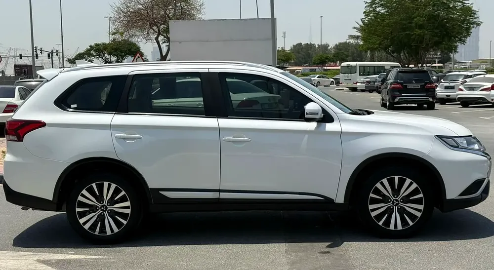 Mitsubishi Outlander GLX 2022 GCC Specs 7 Seaters - Excellent Condition/Auto Loan Can Be Arranged - Image 7