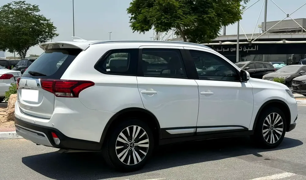 Mitsubishi Outlander GLX 2022 GCC Specs 7 Seaters - Excellent Condition/Auto Loan Can Be Arranged - Image 8