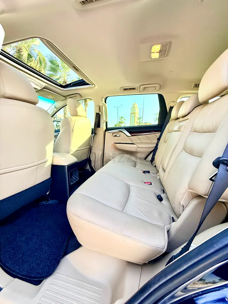 Mitsubishi Montero Sport 2018 GLS Top Full option (Top of the Line) GCC specs (Low mileage) - Image 11