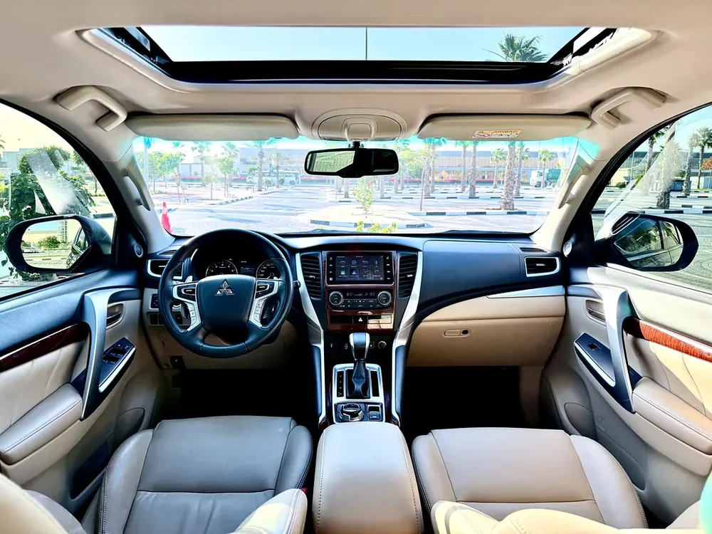 Mitsubishi Montero Sport 2018 GLS Top Full option (Top of the Line) GCC specs (Low mileage) - Image 9