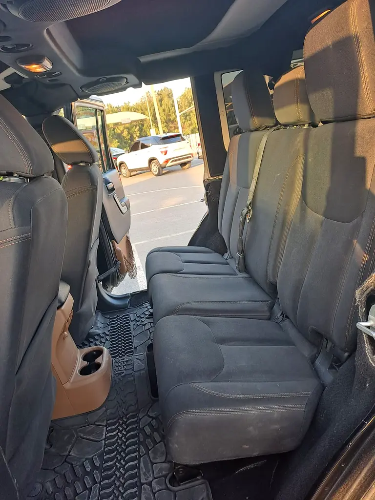 2016 Jeep Wrangler Unlimited Rubicon - GCC 4 Door Full Option Specs - Image 20