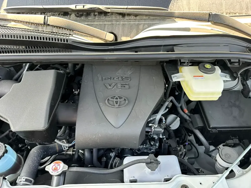 Toyota Hiace GL 3.5L PET. M/T 13 Seats - Image 12