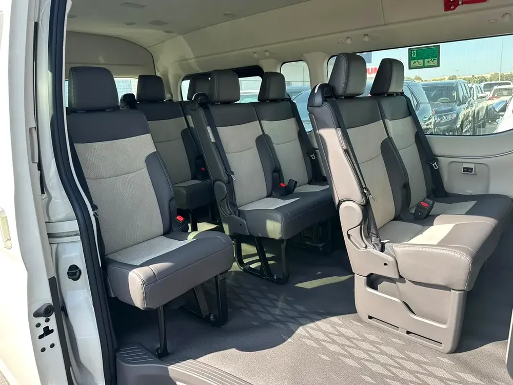 Toyota Hiace GL 3.5L PET. M/T 13 Seats - Image 4