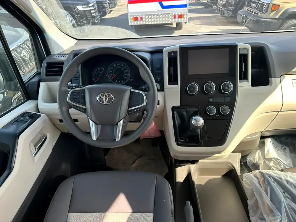 Toyota Hiace GL 3.5L PET. M/T 13 Seats - Image 8