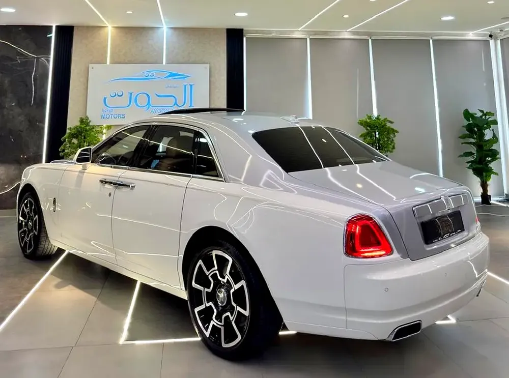 VIP STANDARD EDITION ROLLS ROYCE GHOST || F.S.H || PANORAMIC || TOP RANGE || GCC || LUXURY INTERIOR - Image 10
