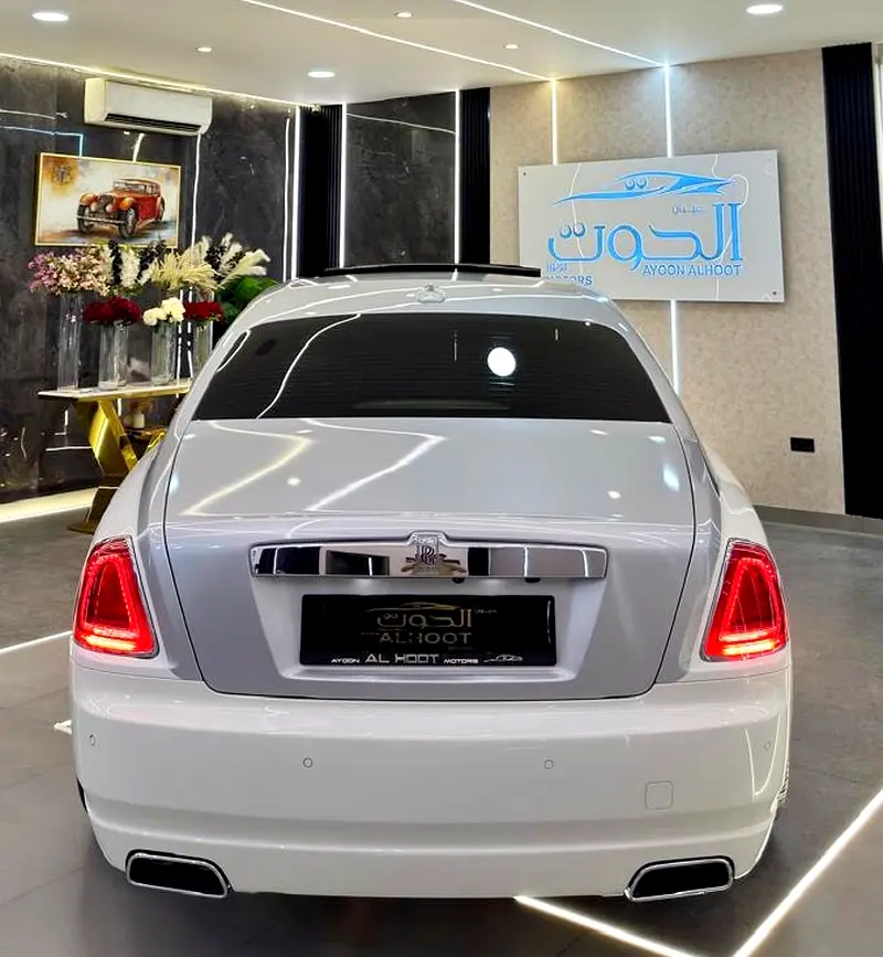 VIP STANDARD EDITION ROLLS ROYCE GHOST || F.S.H || PANORAMIC || TOP RANGE || GCC || LUXURY INTERIOR - Image 12