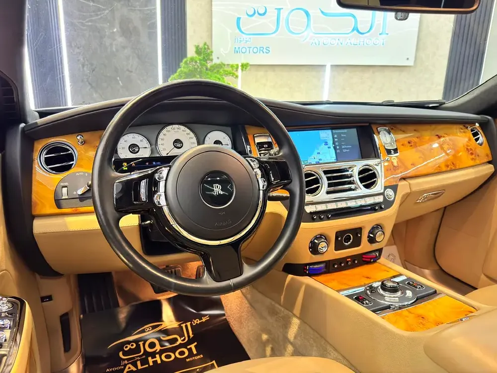 VIP STANDARD EDITION ROLLS ROYCE GHOST || F.S.H || PANORAMIC || TOP RANGE || GCC || LUXURY INTERIOR - Image 16