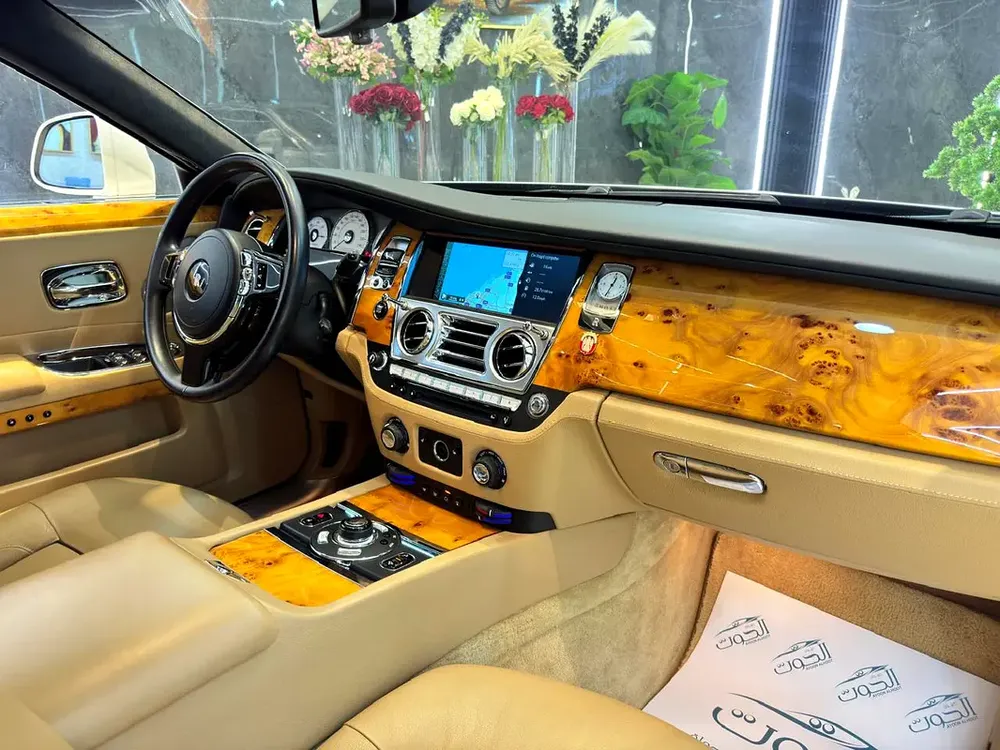 VIP STANDARD EDITION ROLLS ROYCE GHOST || F.S.H || PANORAMIC || TOP RANGE || GCC || LUXURY INTERIOR - Image 17