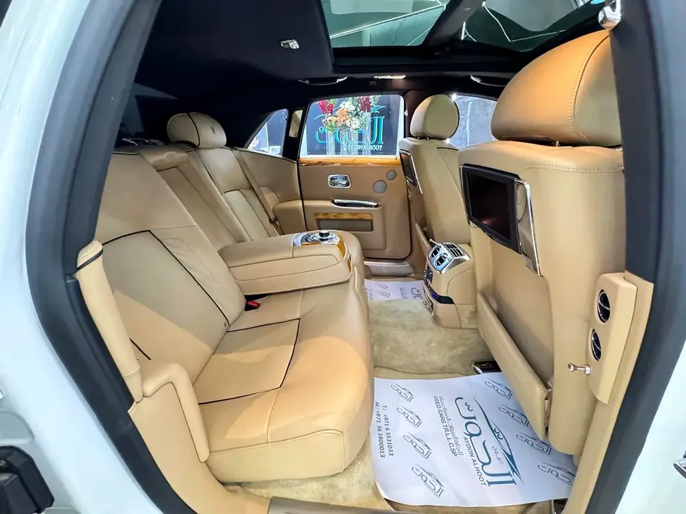 VIP STANDARD EDITION ROLLS ROYCE GHOST || F.S.H || PANORAMIC || TOP RANGE || GCC || LUXURY INTERIOR - Image 19