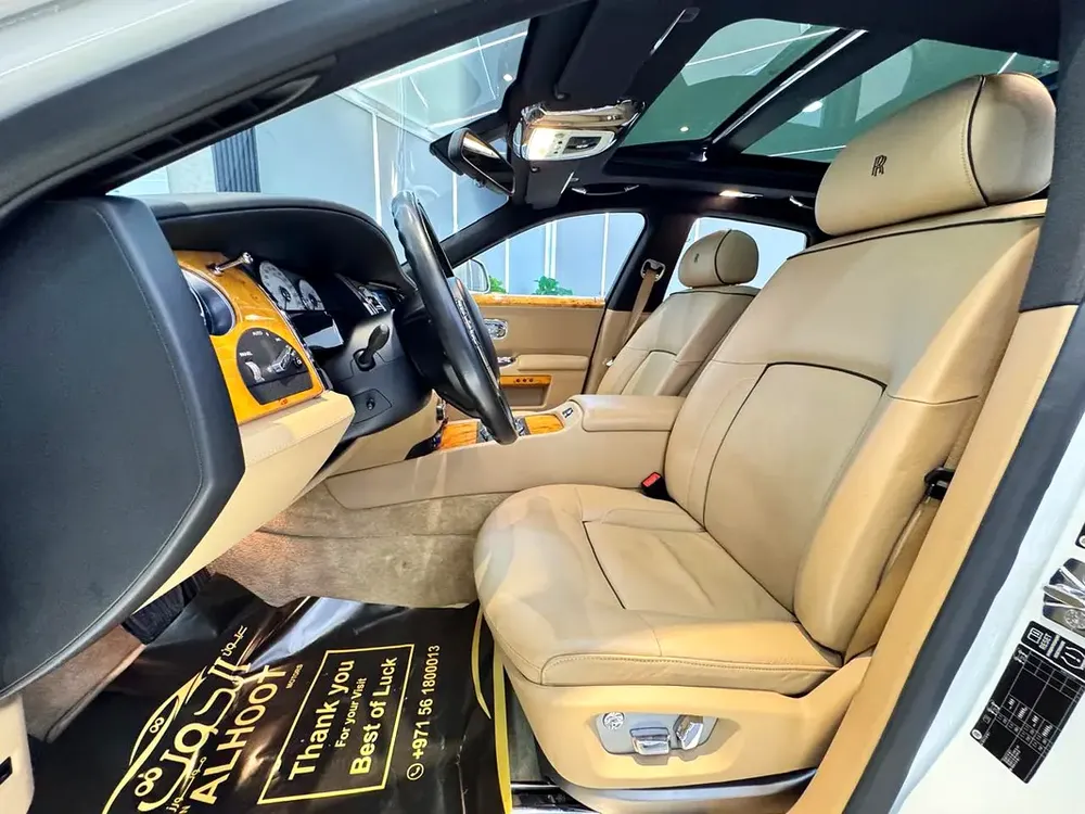 VIP STANDARD EDITION ROLLS ROYCE GHOST || F.S.H || PANORAMIC || TOP RANGE || GCC || LUXURY INTERIOR - Image 20