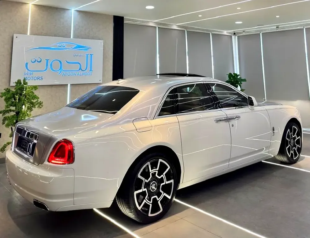 VIP STANDARD EDITION ROLLS ROYCE GHOST || F.S.H || PANORAMIC || TOP RANGE || GCC || LUXURY INTERIOR - Image 4