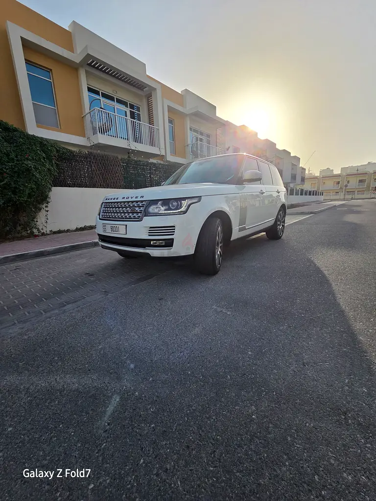 Land Rover Range Rover Vogue HSE 2015 GCC Spec - Pristine Condition - Image 10