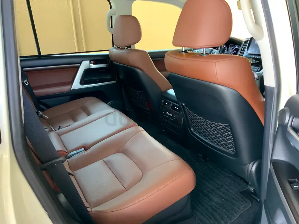 2017 Land Cruiser VXR V8 5.7 — Ultra Rare Condition | 1 Owner | Full Agency Service | Accid - Image 11