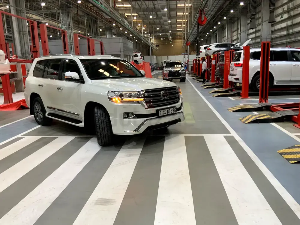 2017 Land Cruiser VXR V8 5.7 — Ultra Rare Condition | 1 Owner | Full Agency Service | Accid - Image 12