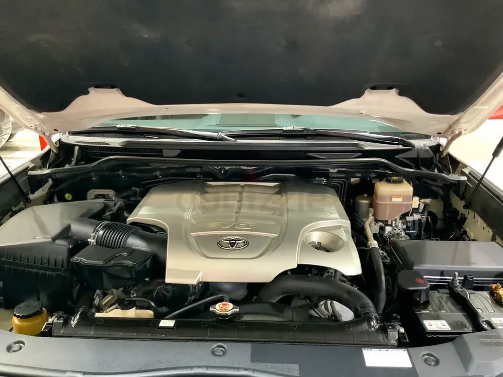 2017 Land Cruiser VXR V8 5.7 — Ultra Rare Condition | 1 Owner | Full Agency Service | Accid - Image 13