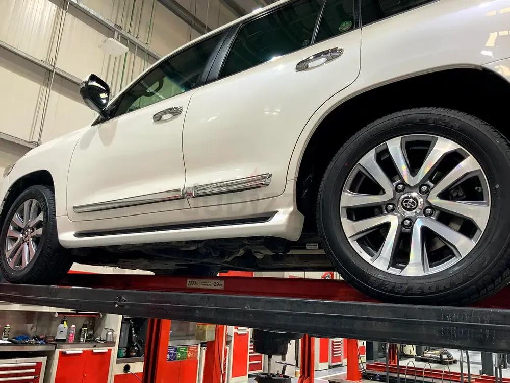 2017 Land Cruiser VXR V8 5.7 — Ultra Rare Condition | 1 Owner | Full Agency Service | Accid - Image 14