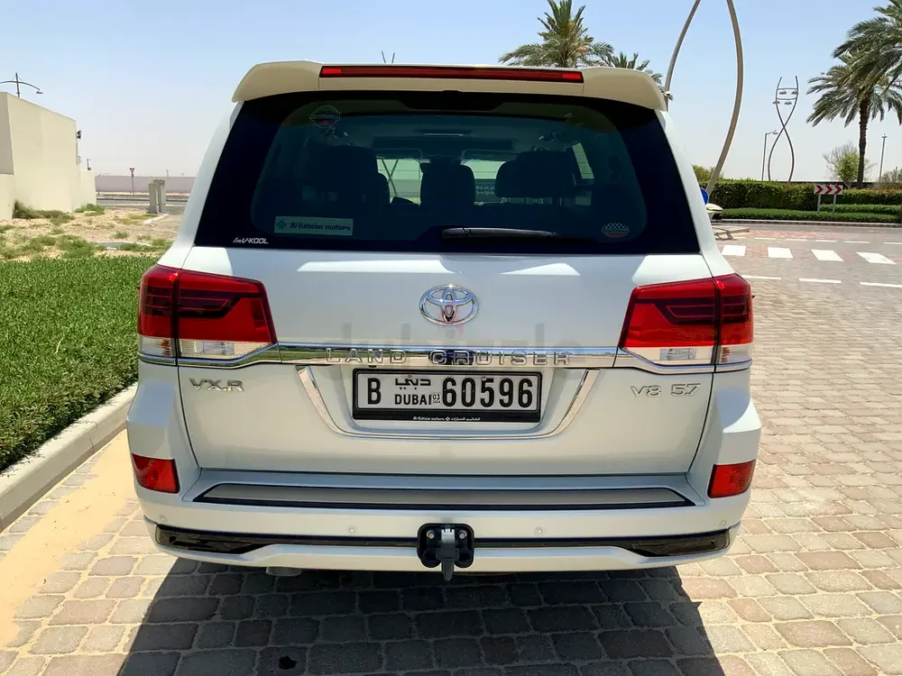 2017 Land Cruiser VXR V8 5.7 — Ultra Rare Condition | 1 Owner | Full Agency Service | Accid - Image 4
