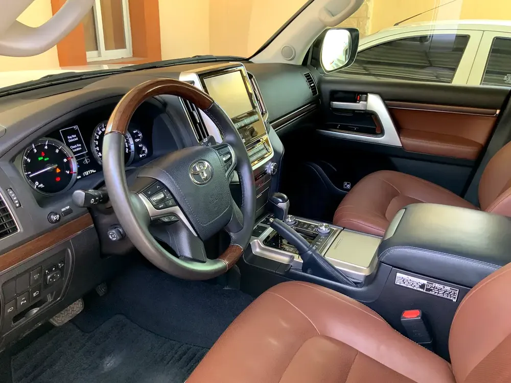 2017 Land Cruiser VXR V8 5.7 — Ultra Rare Condition | 1 Owner | Full Agency Service | Accid - Image 9