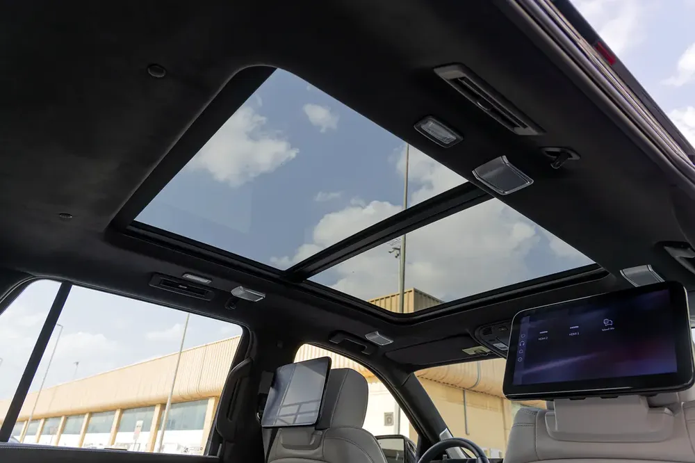 2025 Cadillac Escalade V GCC Specs - Image 14