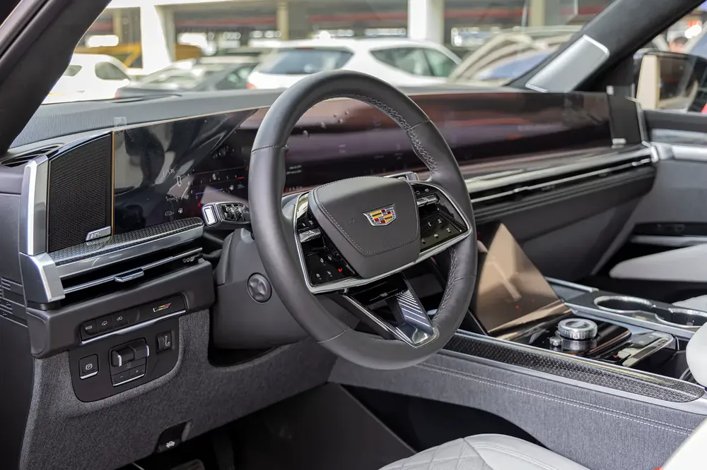 2025 Cadillac Escalade V GCC Specs - Image 15