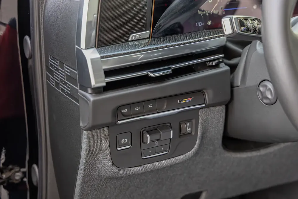 2025 Cadillac Escalade V GCC Specs - Image 17