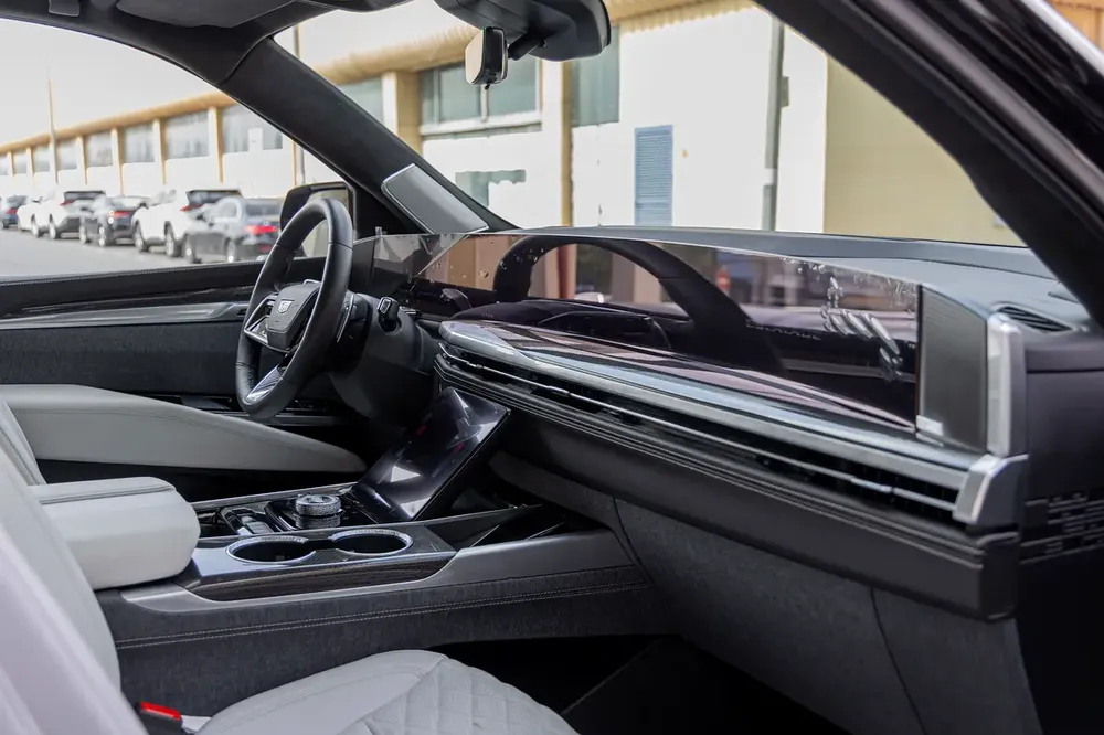 2025 Cadillac Escalade V GCC Specs - Image 19
