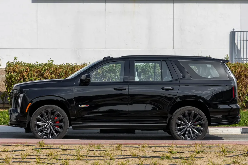 2025 Cadillac Escalade V GCC Specs - Image 7