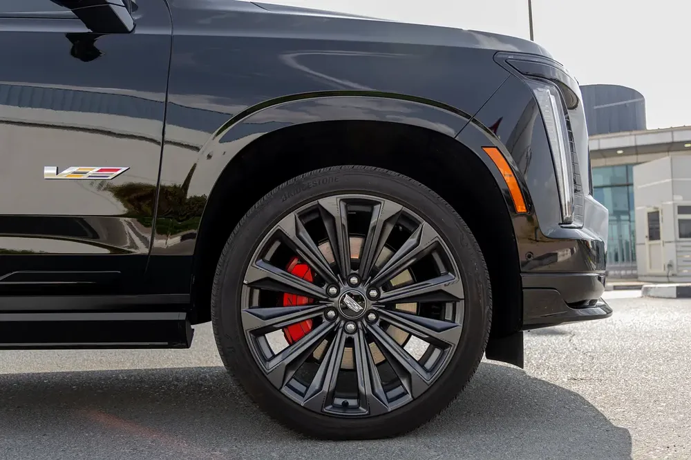2025 Cadillac Escalade V GCC Specs - Image 8
