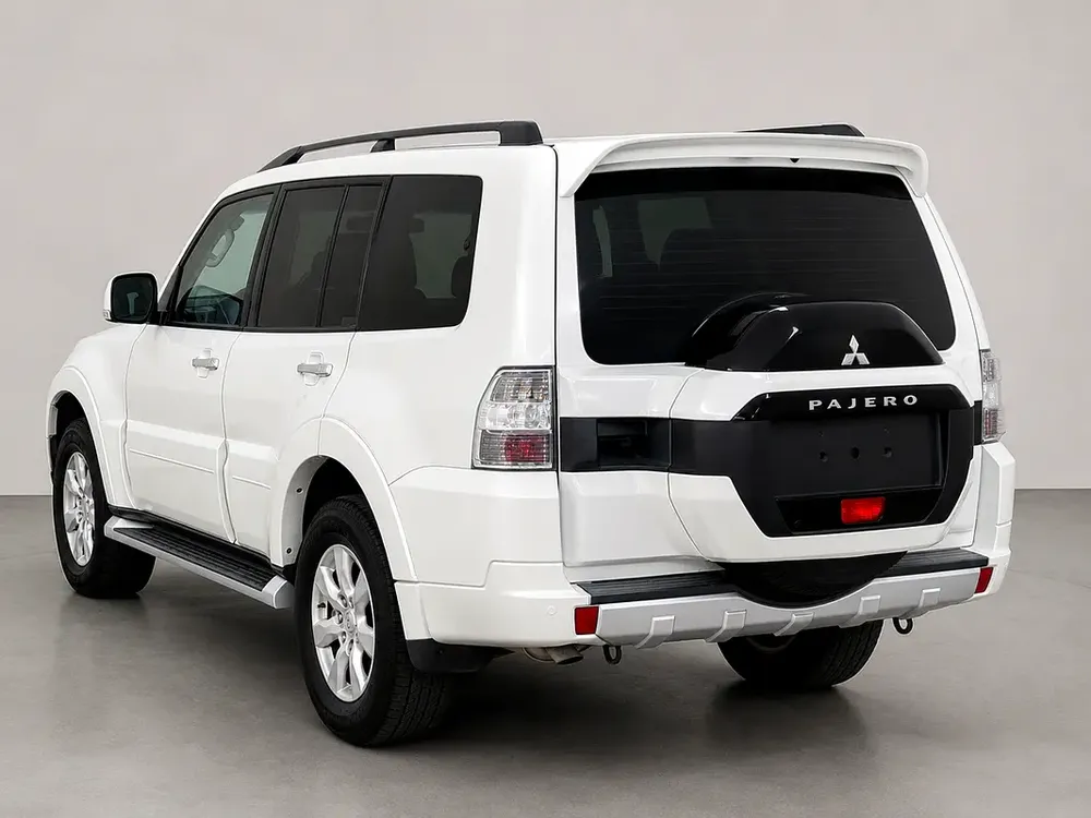 Mitsubishi Pajero GLS 2017 GCC Specs - Image 5