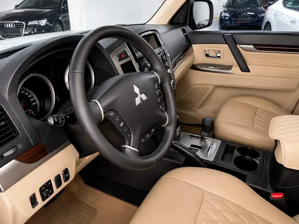 Mitsubishi Pajero GLS 2017 GCC Specs - Image 8