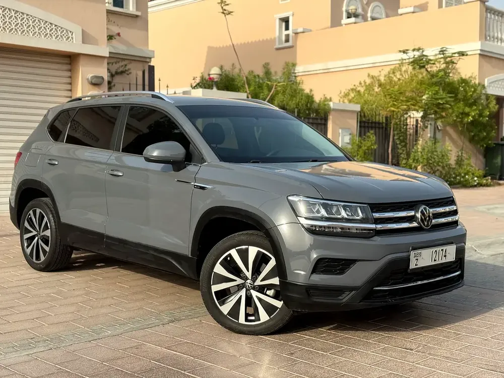 Volkswagen Taos SEL Grey Very Low Mileage 2022 In Excellent condition - Image 4