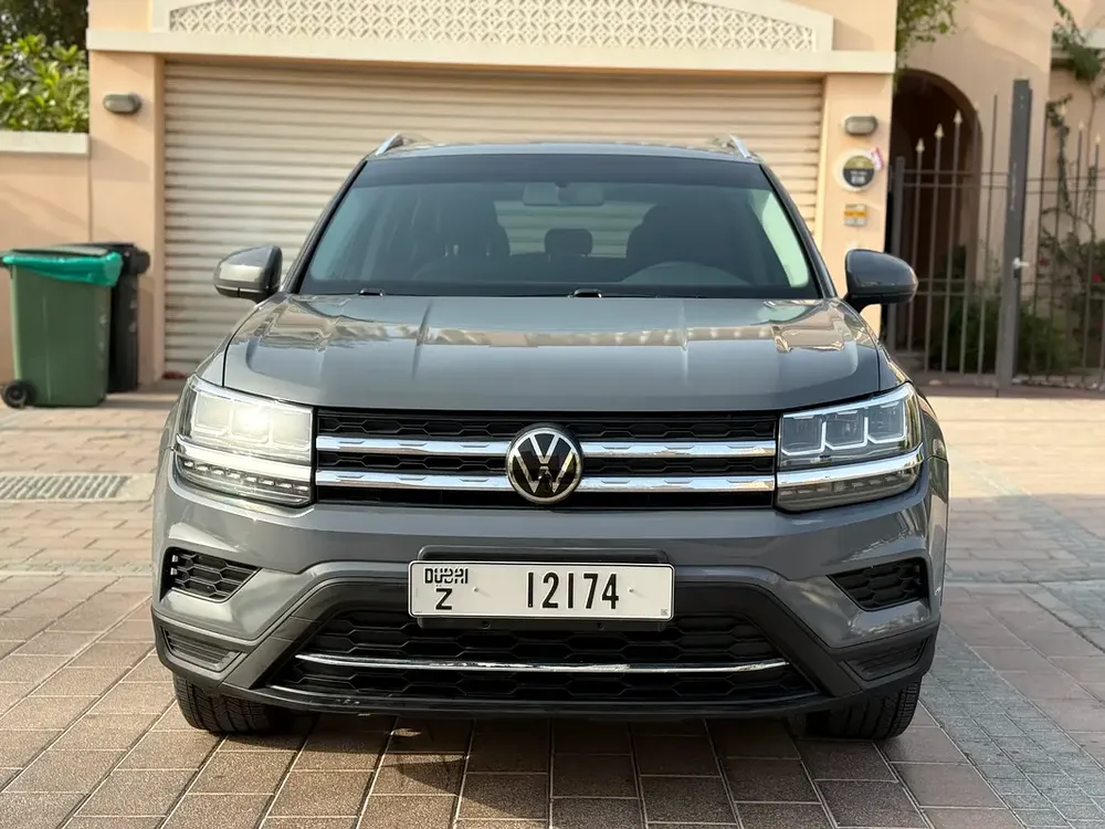 Volkswagen Taos SEL Grey Very Low Mileage 2022 In Excellent condition - Image 5