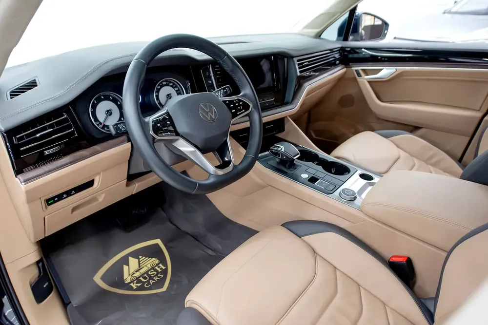VOLKSWAGEN TOUAREG 2023 1 YEAR WARRANTY SERVICE PACKAGE TILL AUG 2026 - Image 12