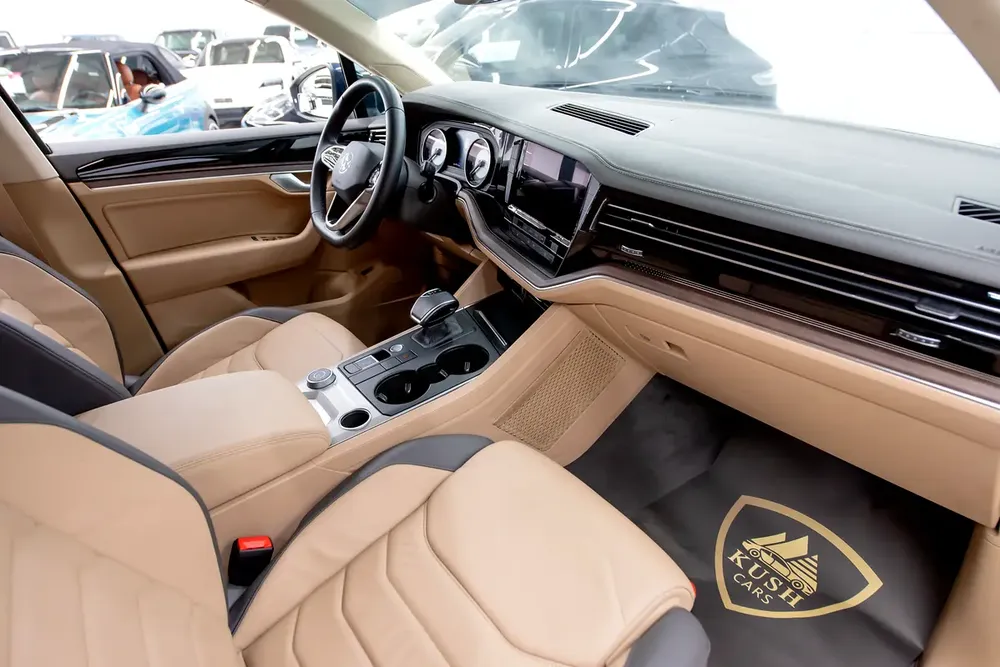 VOLKSWAGEN TOUAREG 2023 1 YEAR WARRANTY SERVICE PACKAGE TILL AUG 2026 - Image 13