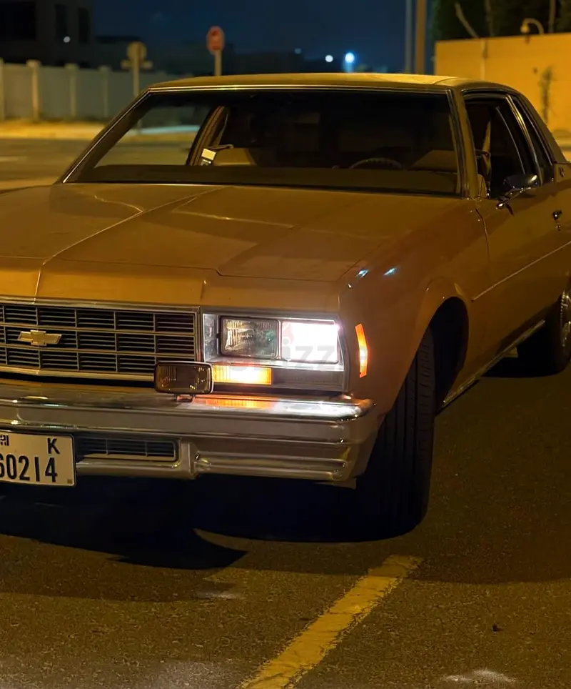 Classic 1977 Chevrolet Impala coupe - Image 4