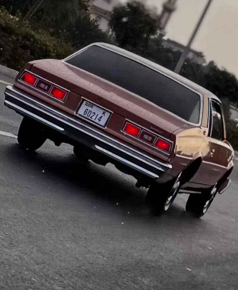 Classic 1977 Chevrolet Impala coupe - Image 7