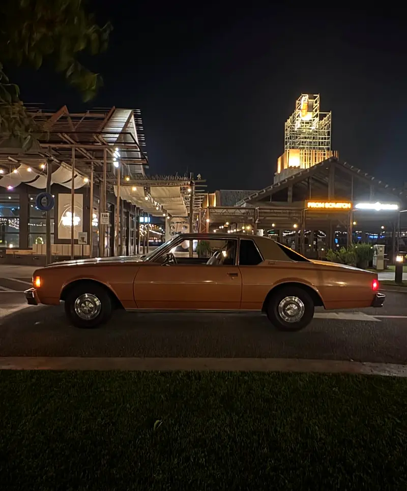 Classic 1977 Chevrolet Impala coupe - Image 8