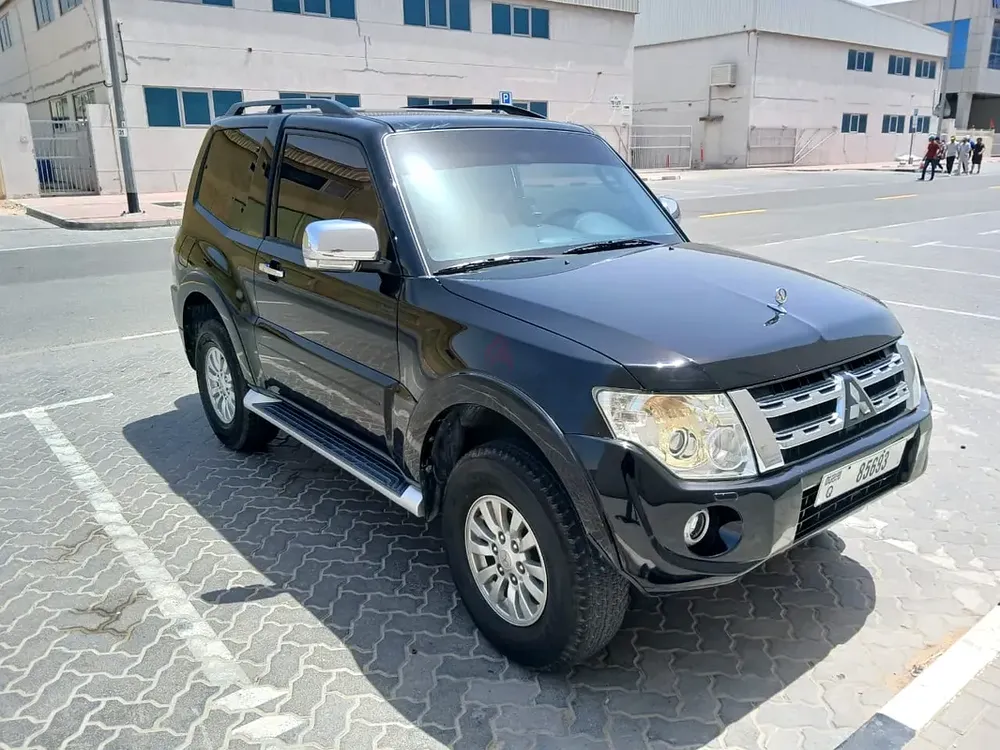 Mitsubishi Pajero GLS 2013 GCC Specs - Image 10