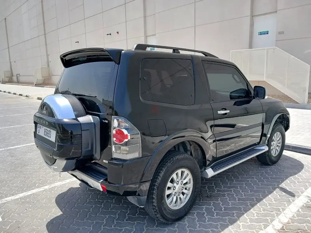 Mitsubishi Pajero GLS 2013 GCC Specs - Image 11
