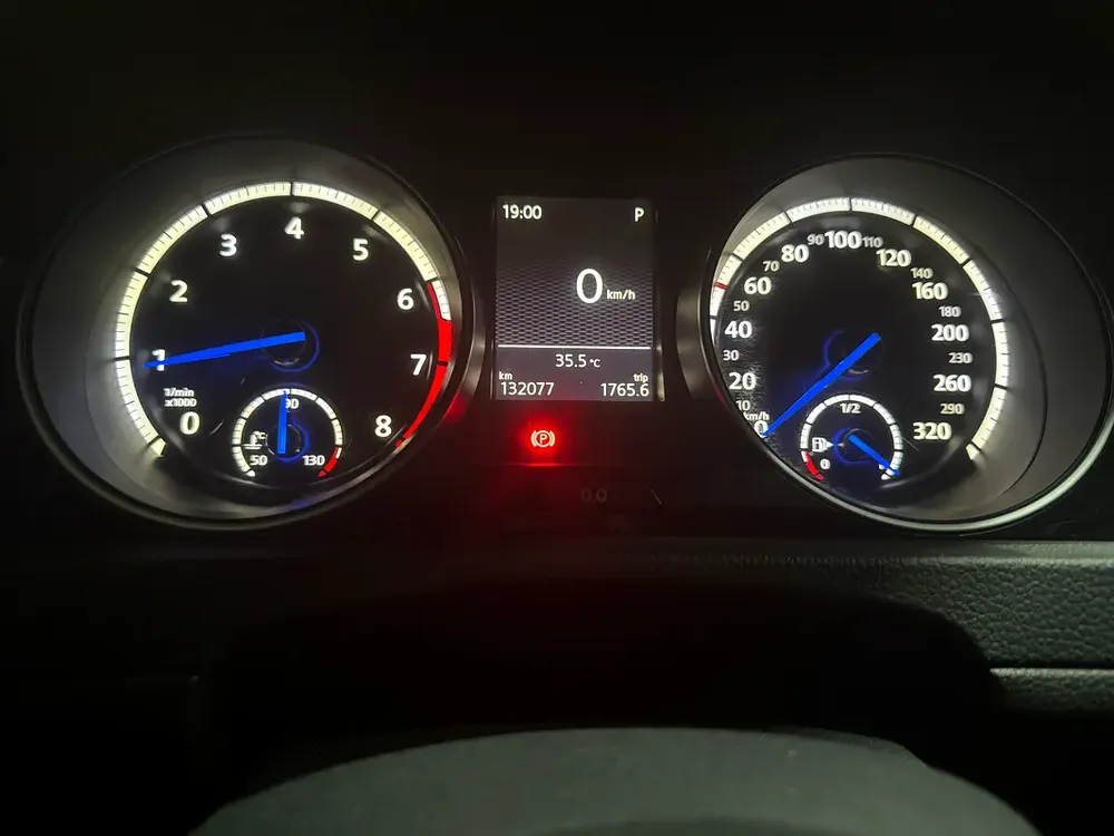 Volkswagen Golf R 2016 | GCC Specs | Performance Hatchback - Image 4