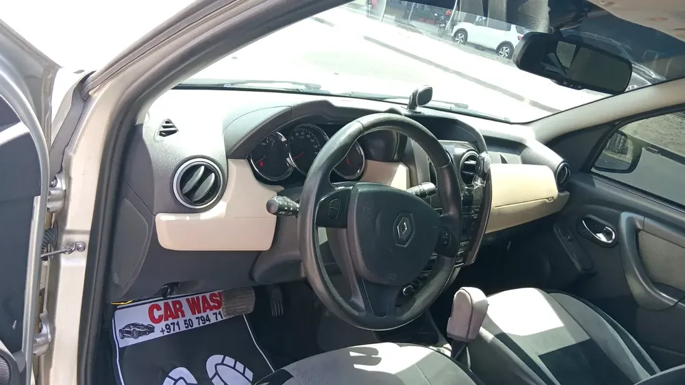 Renault Duster SE 2018 | GCC Specs | Low Mileage | Excellent Condition Lady Driven - Image 10